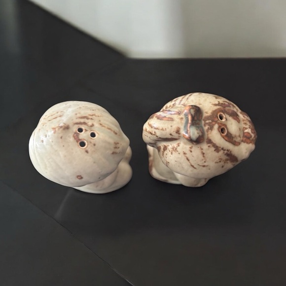 Vintage Praying Boy & Girl Salt and Pepper Shakers – Mid-Century Ceramic - Picture 6 of 8